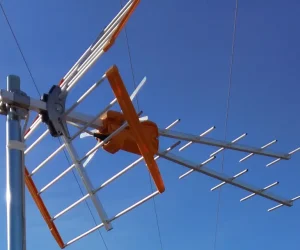 ANTENAS TV Imagen que representa una antena que capta la señal para transmitirla a la televisión